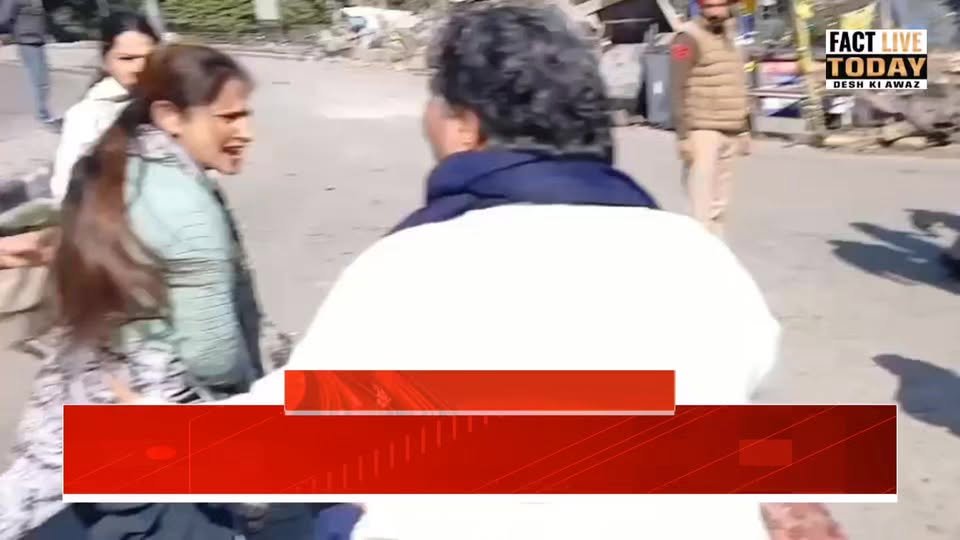 मुख्यमंत्री के घर का घेराव करने जा रहे अध्यापकों पर पुलिस ने पानी की बौछारें कीं…