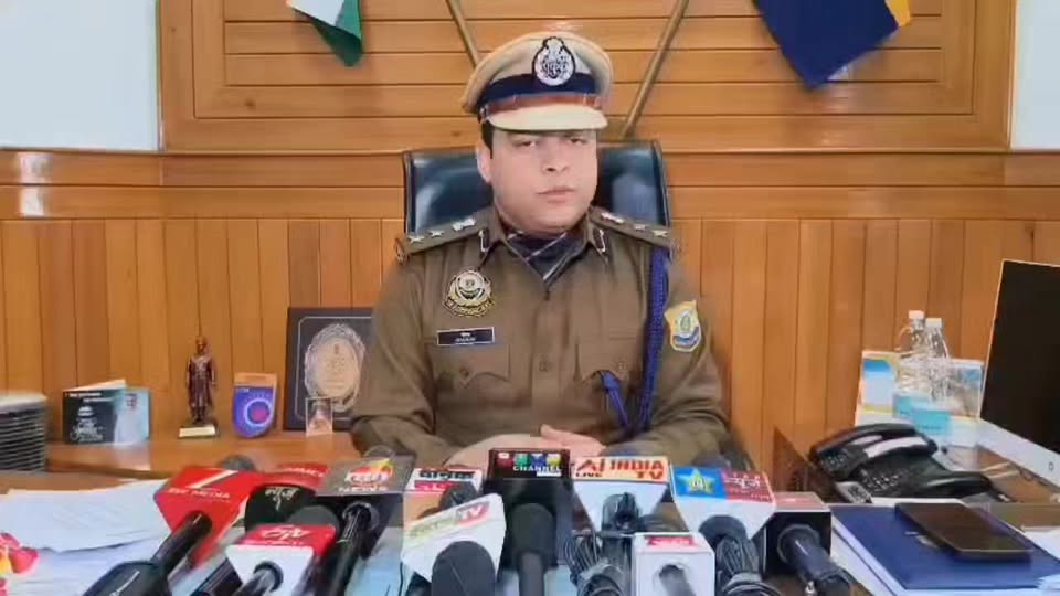 शिमला : SP शिमला गौरव सिंह पत्रकारों से हुए रूबरू, जिला शिमला में नशे में संलिप्…