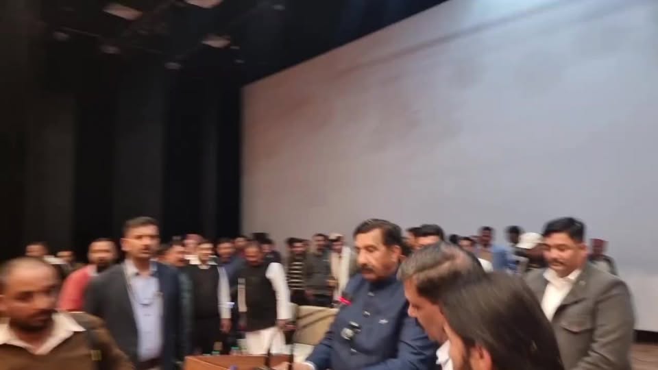 जल शक्ति विभाग कर्मचारी संघ के सम्मेलन को संबोधित करते हुए। 

हरोली, ऑडिटोरियम प…