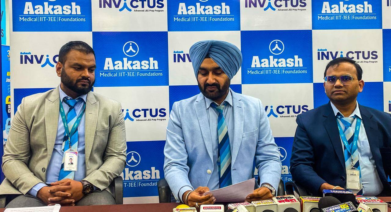 आकाश इंस्टिट्यूट चंडीगढ़ क्षेत्र के छात्रों ने जेईई मेन 2026 में उत्कृष्ट प्रदर्…