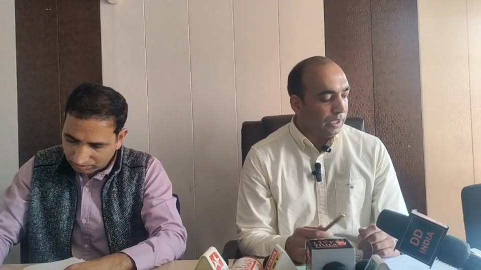 पालमपुर : राज्य स्तरीय होली महोत्सव के संबंध में एसडीएम पालमपुर ओपी यादव प्रेस व…