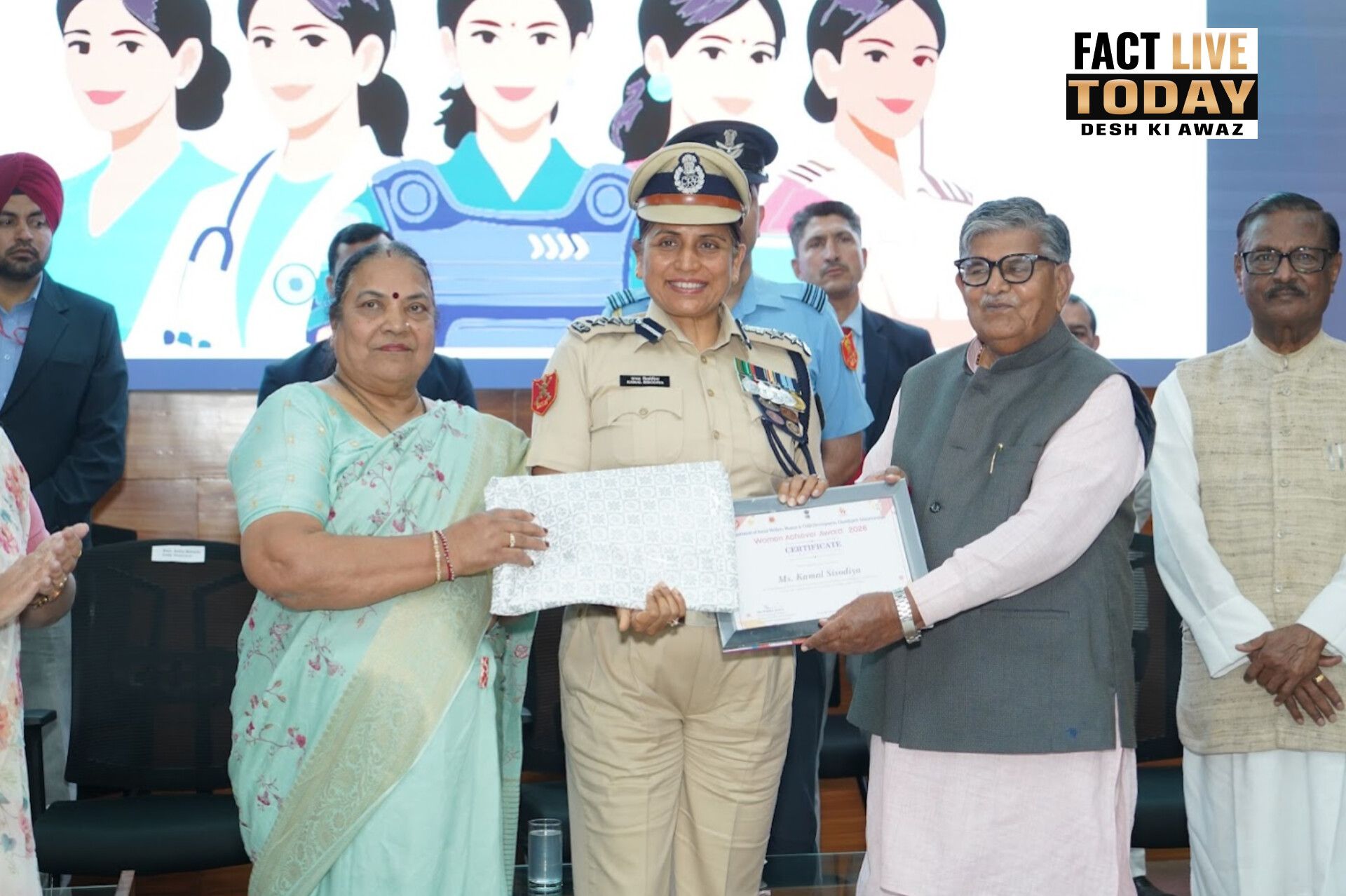 *अंतरराष्ट्रीय महिला दिवस पर पंजाब के राज्यपाल द्वारा सीआरपीएफ की कमाण्डेन्ट कमल…