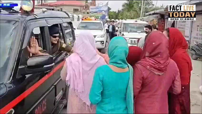 नादौन :अपना प्रस्ताव रखने के लिए महिलाओ ने मुख्यमंत्री जी की गाड़ी रोकी l