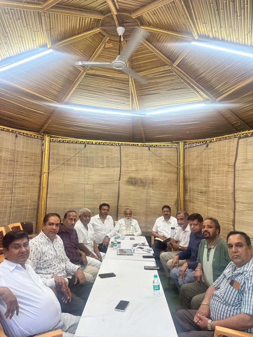 मात-पिता गौधाम ट्रस्ट की जनरल हाउस मीटिंग बुलाई गई जिसमे संस्थापक ट्रस्टी श्री ग…