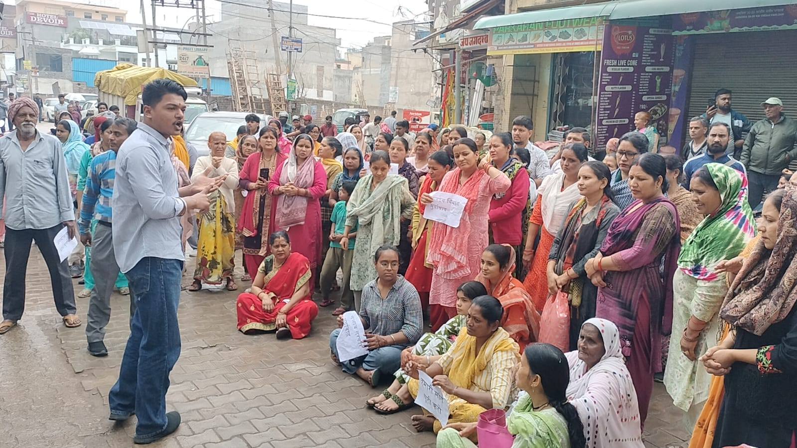 Mohali, न्यागांव, पंजाब : CM आवास के साए में भी तरस रहा नयागांव: पानी-बिजली संकट…