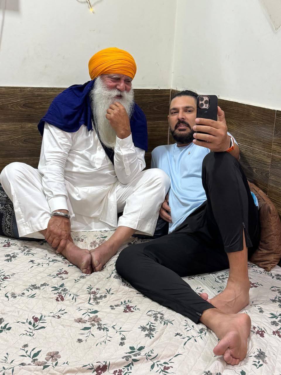 ਯੁਵਰਾਜ ਸਿੰਘ ਨੇ ਪਿਤਾ ਯੋਗਰਾਜ ਸਿੰਘ ਦਾ ਮਨਾਇਆ ਜਨਮਦਿਨ
ਪੋਸਟ ਕਰਕੇ ਦਿੱਤੀਆਂ ਵਧਾਈਆਂ
युवराज …