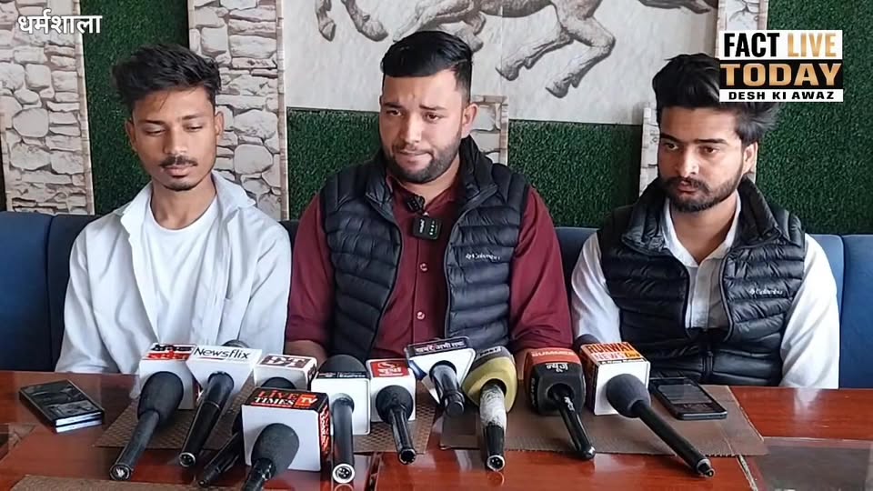 धर्मशाला  : जल शक्ति विभाग पैरा कर्मचारी के प्रदेश अध्यक्ष अंकुश शर्मा कर रहे प्…