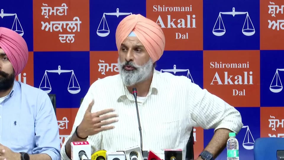 मंत्री लालजीत भुल्लर गिरफ्तार दी गरफ्तारी के बाद विक्रम सिंह मजिठिया मीडिया को स…