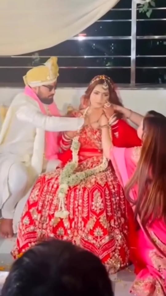 कनिका शर्मा ने साकिब सैफी संग हिंदू रीति-रिवाजों से रचाई शादी, सोशल मीडिया पर छा…