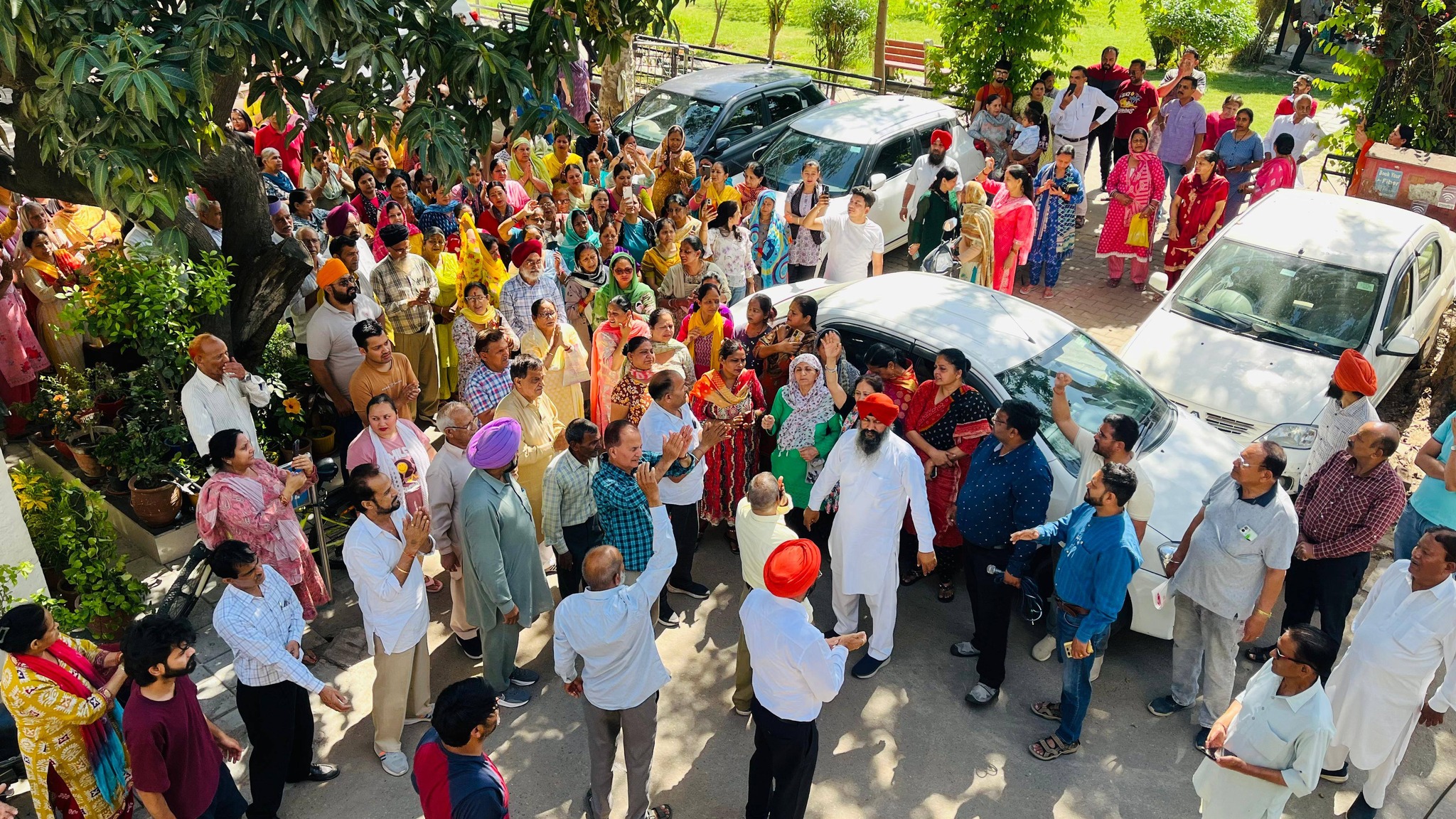 :

ਚੰਡੀਗੜ੍ਹ ਹਾਊਸਿੰਗ ਬੋਰਡ ਵੱਲੋਂ ਤੋੜੀਆਂ ਜਾ ਰਹੀਆ ਉਸਾਰੀਆਂ ਕੌਂਸਲਰ ਹਰਦੀਪ ਸਿੰਘ ਬੁਟੇਰਲਾ …