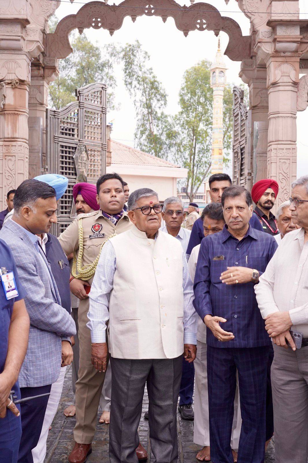 श्री दिगम्बर जैन मंदिर, सेक्टर 27-बी, चंडीगढ़ में पूज्य मुनि श्री प्रतीक सागर जी…