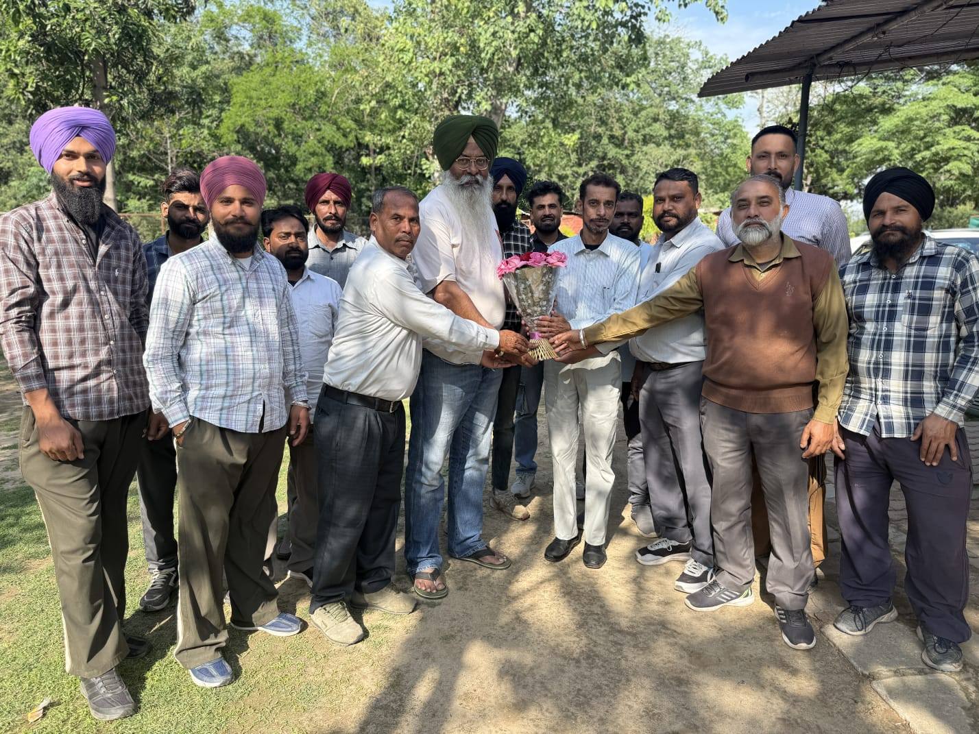 हॉर्टिकल्चर वर्कर्स यूनियन ने समाजसेवी पुनीत महाजन का किया भव्य स्वागत

चंडीगढ़,…