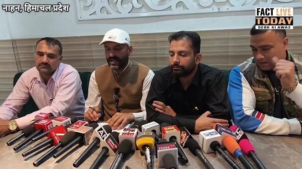 नाहन:; रेणुका बांध विस्थापित  संघर्ष समिति के पदाधिकारी नाहन में मीडिया के राही …