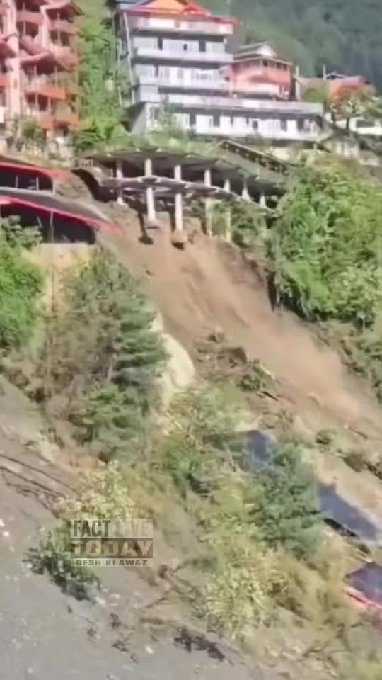 कुल्लू के बंदरोल नवोदय स्कूल के पास, भारी भूस्खलन (Landslide),  रिसॉर्ट का कुछ ह…