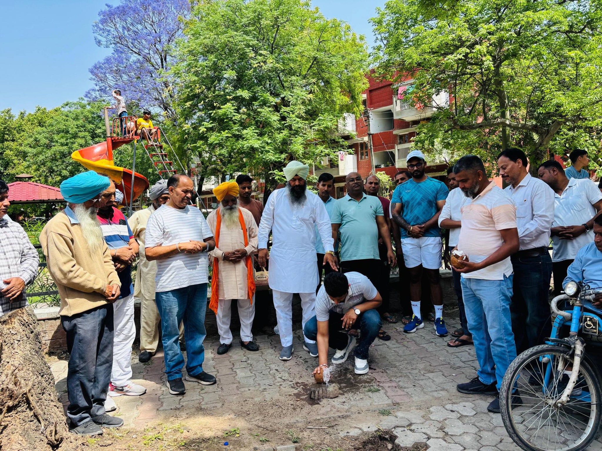 पार्षद हरदीप बुटेरला ने ऑडिट कॉलोनी में पेवर का काम शुरू करवाया

चंडीगढ़, 11 अप्…