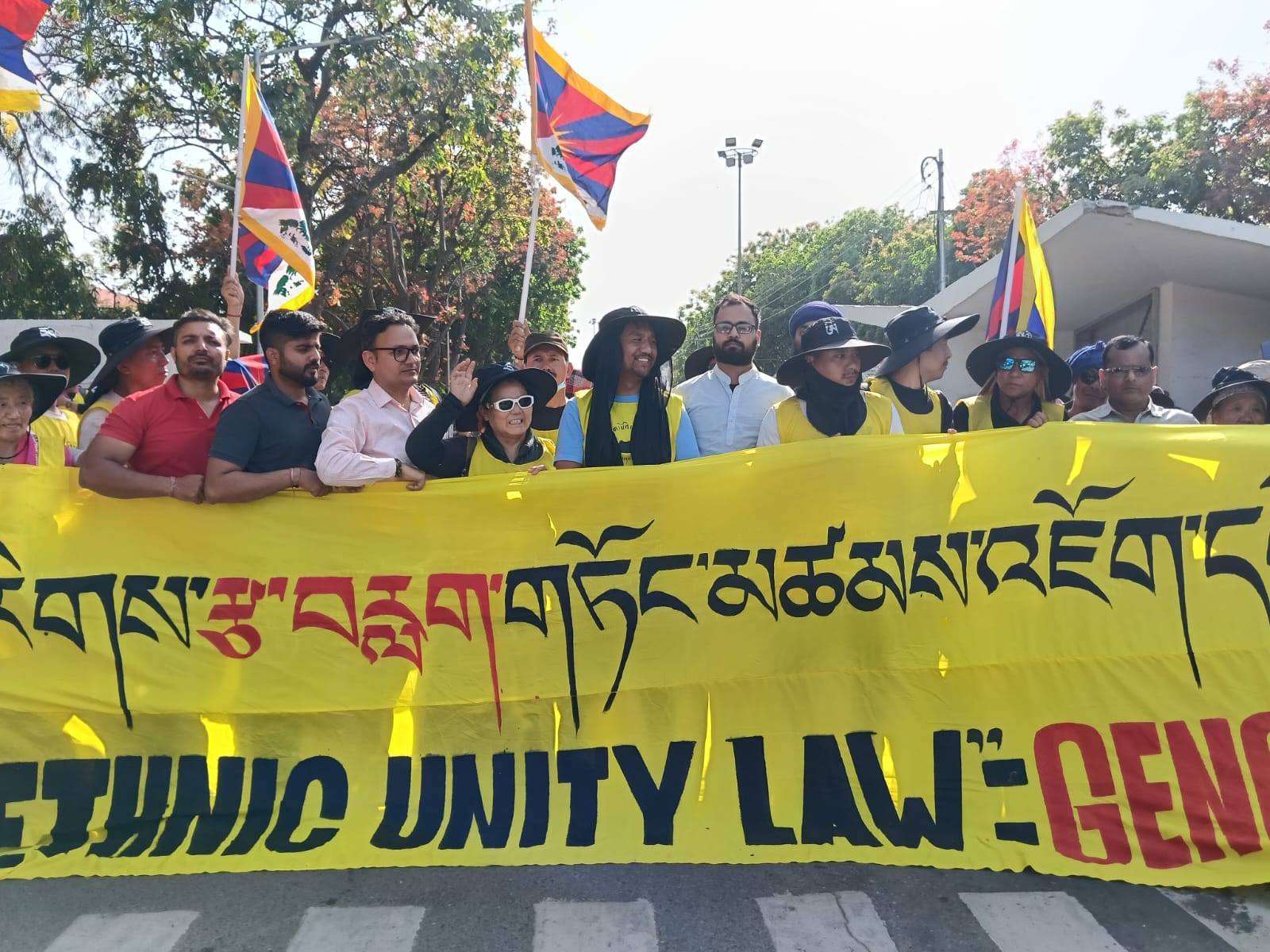 तिब्बत की आज़ादी की मांग को लेकर दलाई लामा के अनुययियों ने चीन की सत्ता के खिलाफ …