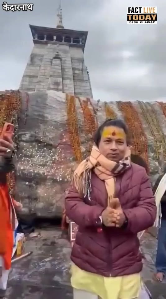 कैलाश खेर पहुंचे केदारनाथ धाम, विधिवत पूजा-अर्चना कर लिया बाबा केदार का आशीर्वाद…