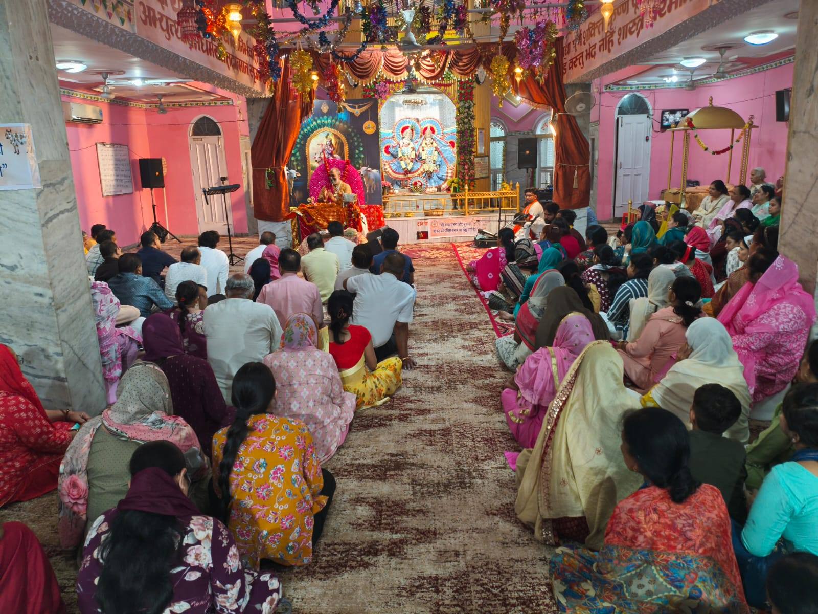 दिव्य गौ कथा के अंतिम दिवस गौ माता की महिमा पर भाव-विभोर हुए श्रद्धालु

पूज्य चं…