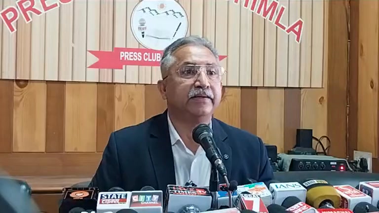 शिमला  : बढ़ते नशे व नशा तस्करी को लेकर पत्रकार वार्ता के दौरान पूर्व नारकोटिक्स …