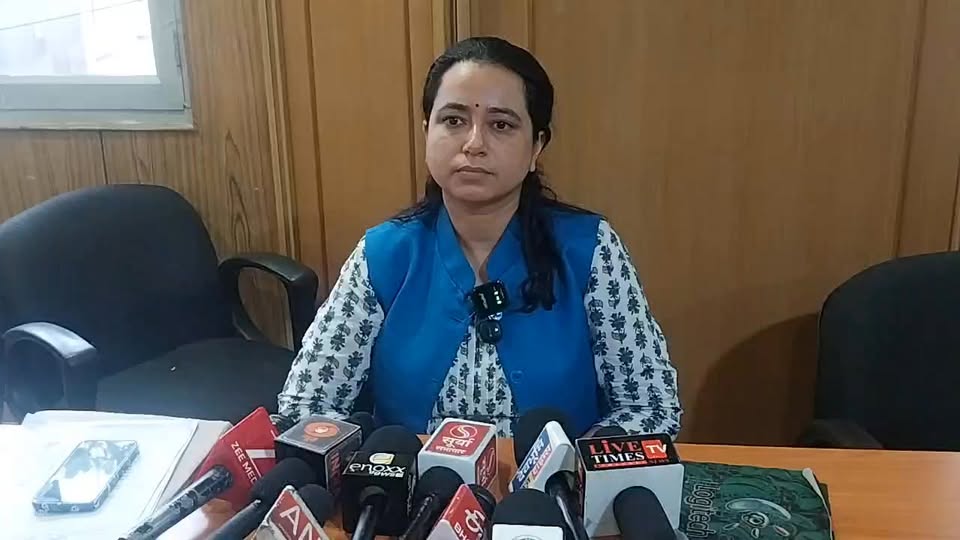 Shilpi Begta Intracts with Media from Dharamshala @everyone