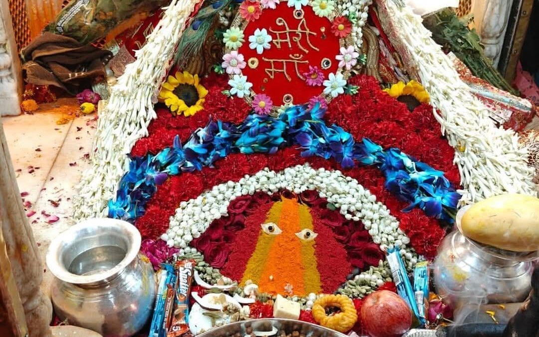 !!!! जय माता दी जी !!!!

 शुभ दिन जी 
माँ चिन्तपूर्णी जी के प्राकृतिक पिण्डी स्व…