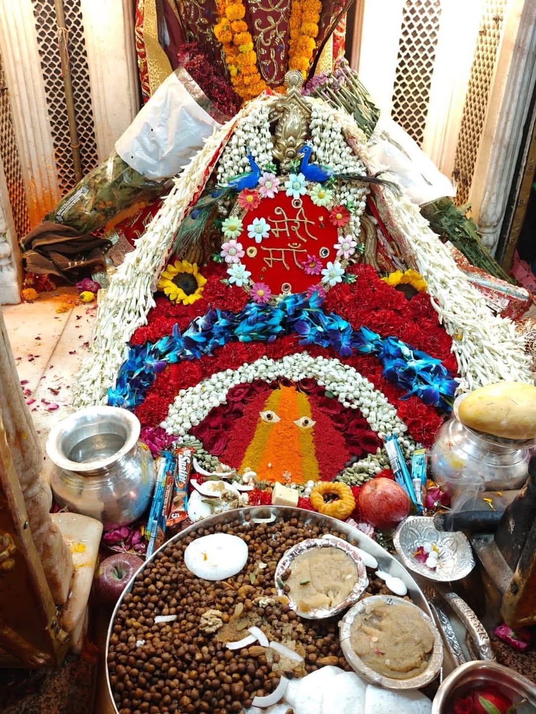 !!!! जय माता दी जी !!!!

 शुभ दिन जी 
माँ चिन्तपूर्णी जी के प्राकृतिक पिण्डी स्व…