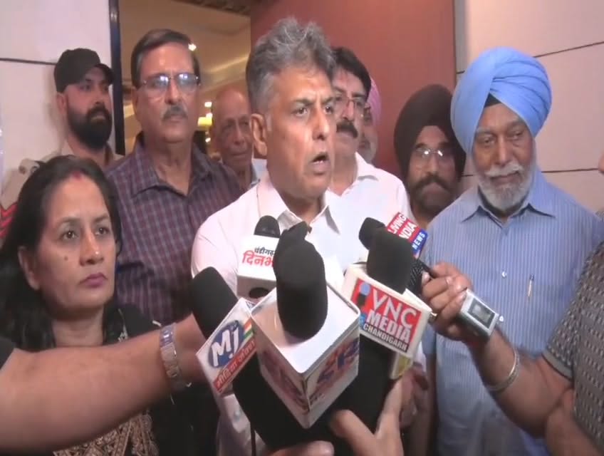 चंडीगढ़ सांसद मनीष तिवारी ने मीडिया को दिया बयान चंडीगढ़ के मेयर को सोच समझकर बय…