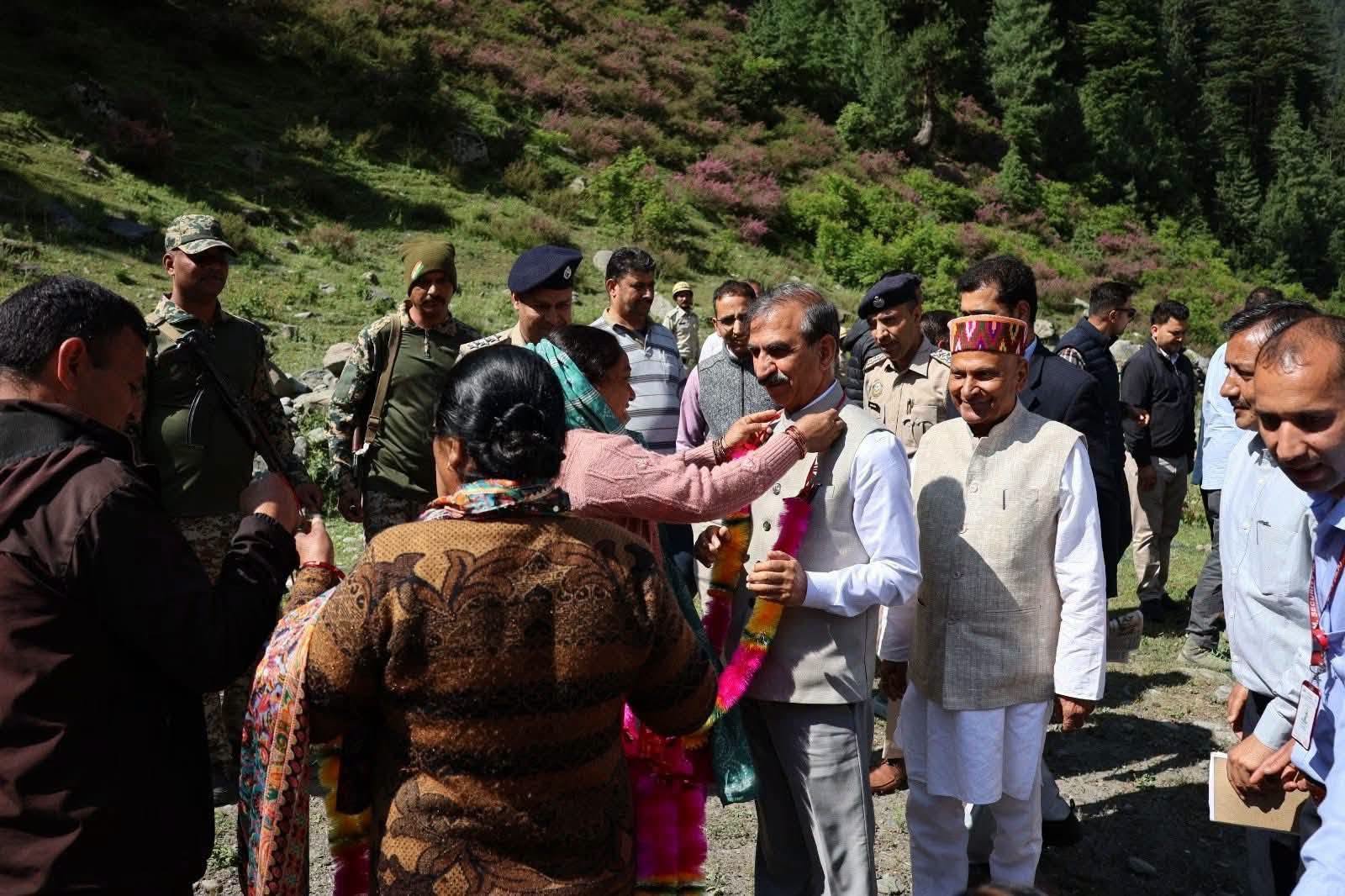 #HCM : कांगड़ा जिला के दुर्गम क्षेत्र बड़ा भंगाल पहुंचकर स्थानीय पारंपरिक परिधान…