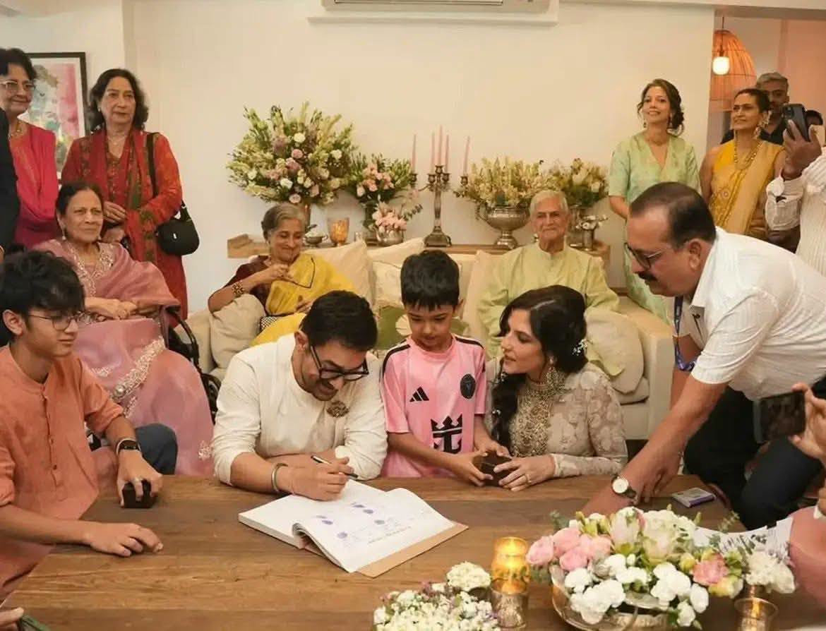 एक्टर आमिर खान और गौरी स्परत की शादी की खास तस्वीरें आई सामने
खुशी से डांस करते …