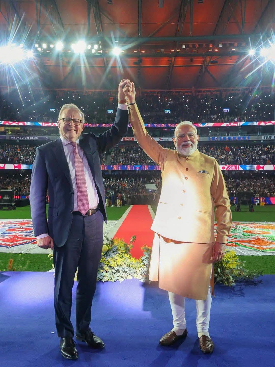 PM मोदी का आस्ट्रेलिया के मेलबर्न में हुआ जोरदार स्वागत,स्टेडियम लोगों के लिए छो…