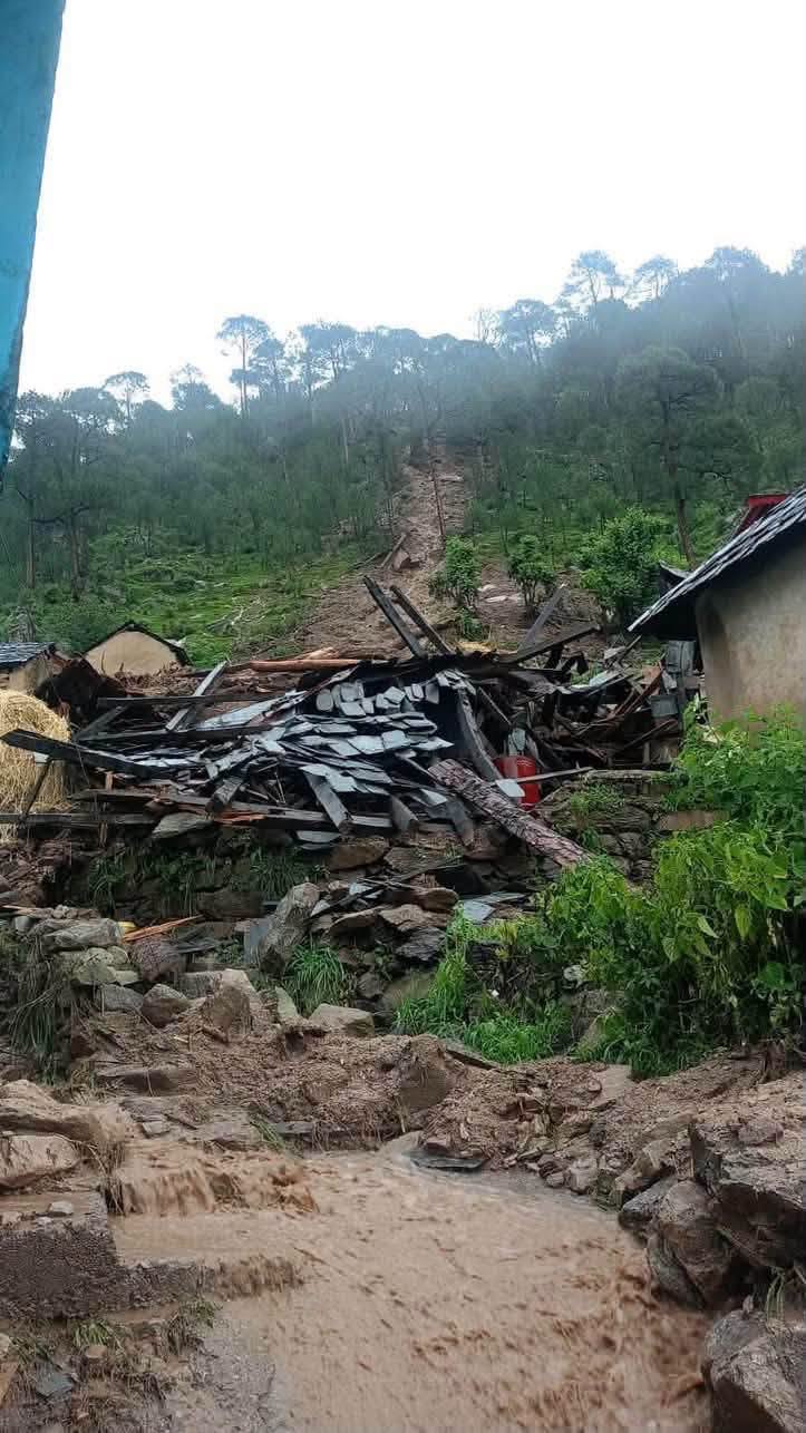 कांगड़ा | शाहपुर की वोह घाटी में भारी बारिश का कहर, स्पैड़ा और गढ़गून में 6 मकान…