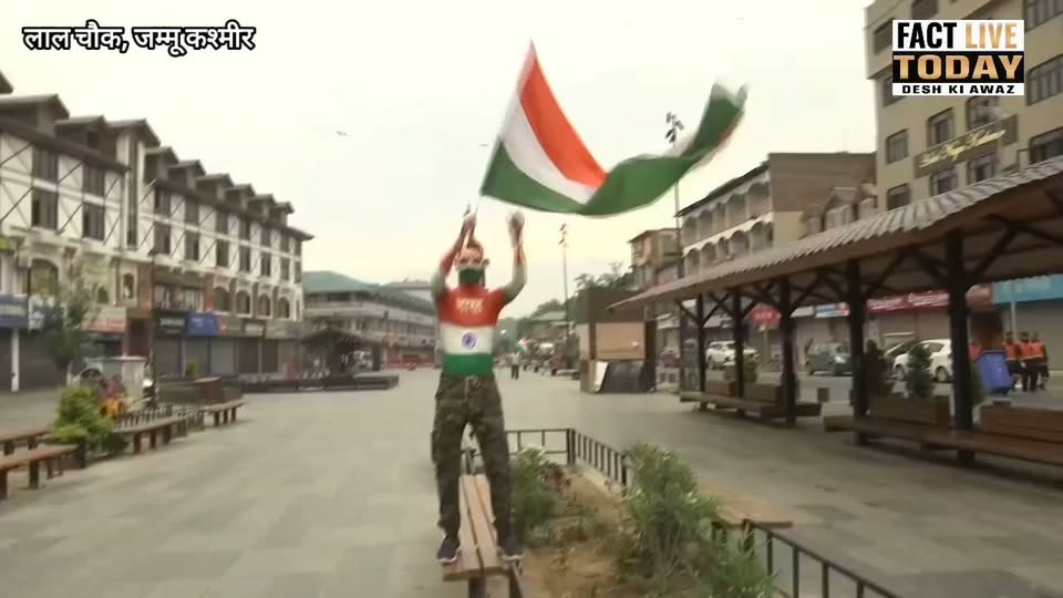 #WATCH | Arun Haryani, a tourist from Gujarat’s Ahmedabad, paints his body in th…