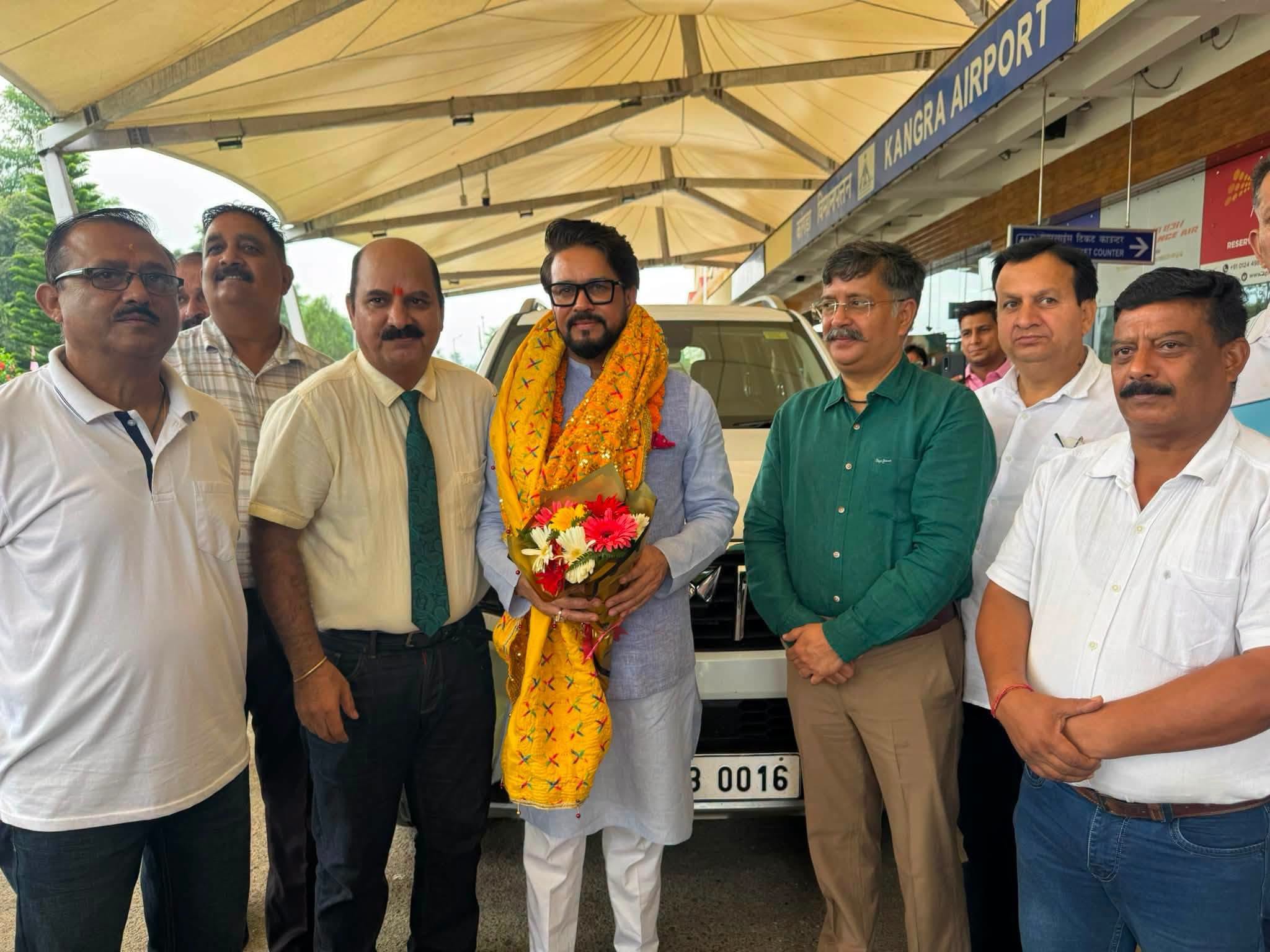 कांगड़ा: गगल एयरपोर्ट पर अनुराग ठाकुर का जोरदार स्वागत

कांगड़ा: गगल एयरपोर्ट पह…