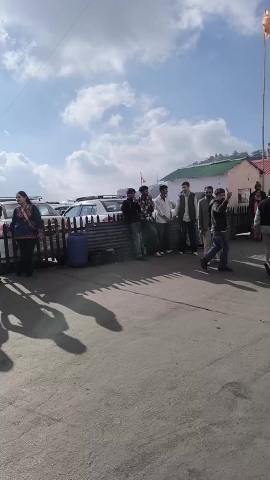 #Shimla#Live#Old Bus Stand#
# ज़िला शिमला के पुराना बस स्टैंड में लगी लोगों की भ…